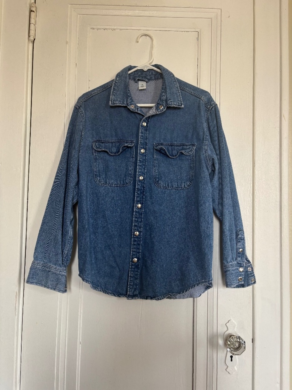 Women’s H&M oversized denim snap shirt